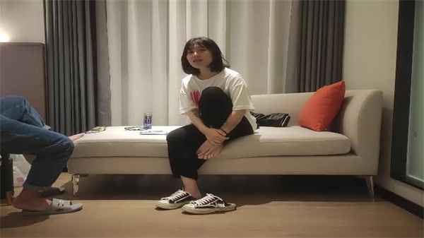 清纯脸蛋脱衣竟浑身纹身！后入狂抽猛插高潮表情一览无遗